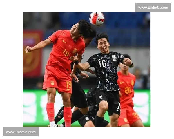 逆转胜利！足球赛场惊现悬念大逆袭，球队绝杀扭转乾坤全场沸腾 - 副本